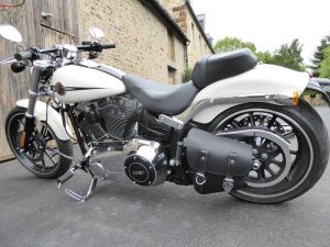 Sacoche Myleatherbikes Softail Breakout (47)